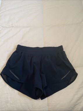 Lululemon Hotty Hot Shorts 2.5”